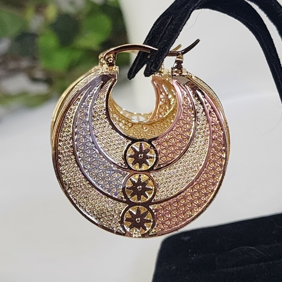 Unique Tricolor Gold Mesh Basket Purse Style Earrings - Picture 4 of 10